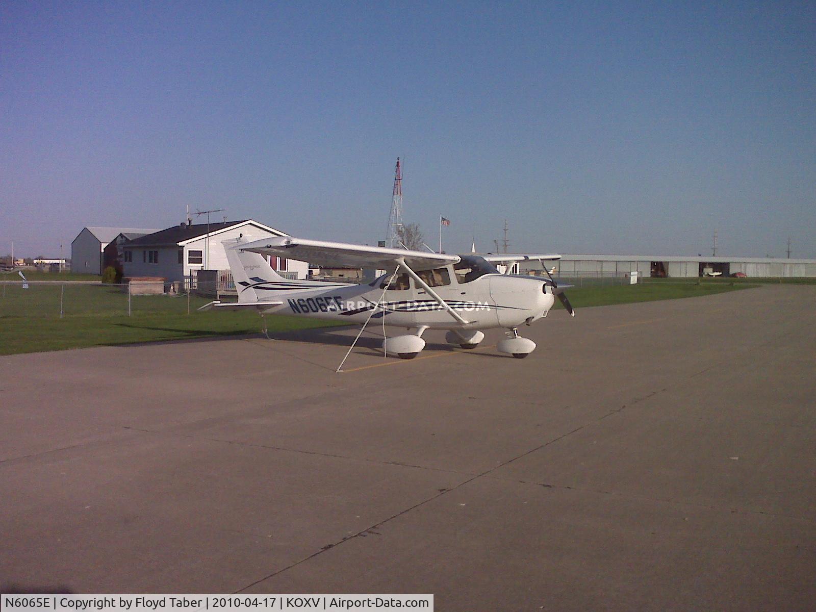 N6065E, 2006 Cessna 172S C/N 172S10248, On the ramp at Knoxville for the races