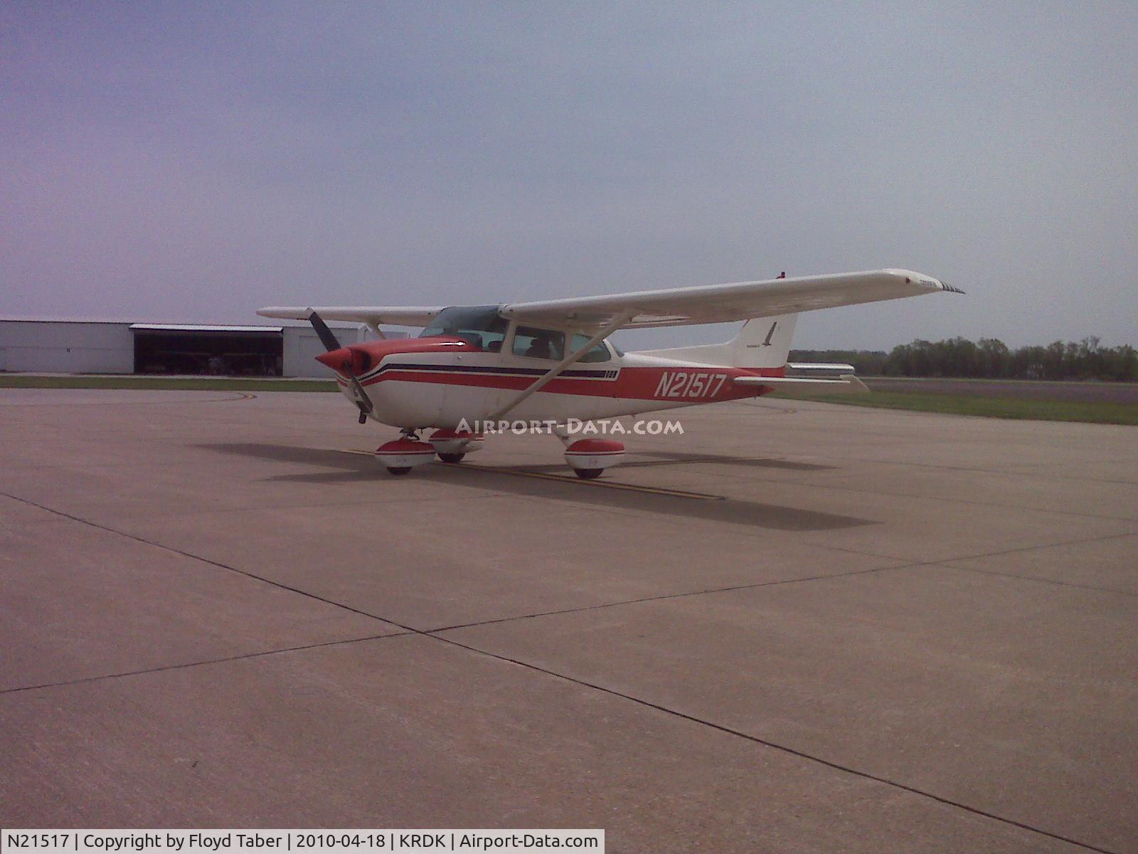 N21517, 1974 Cessna 172M C/N 17263961, on the ramp