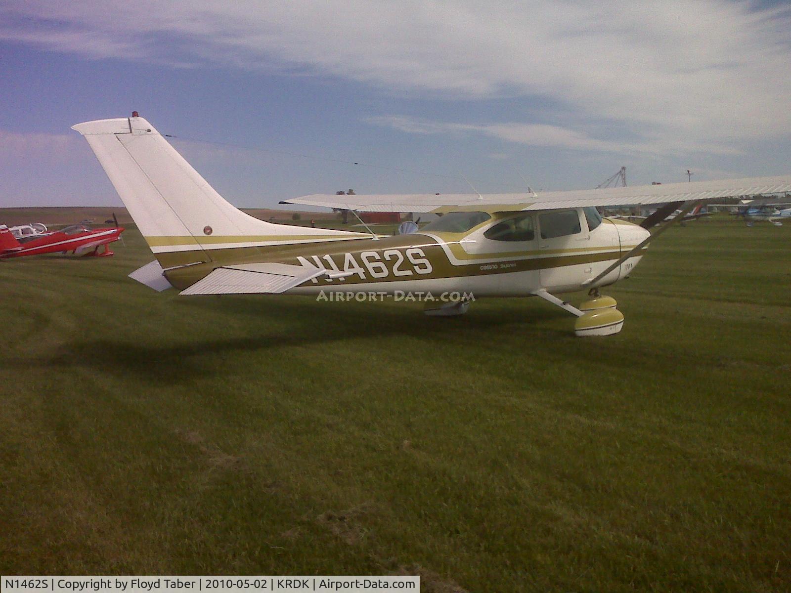 N1462S, 1976 Cessna 182P Skylane C/N 18265009, Fly In