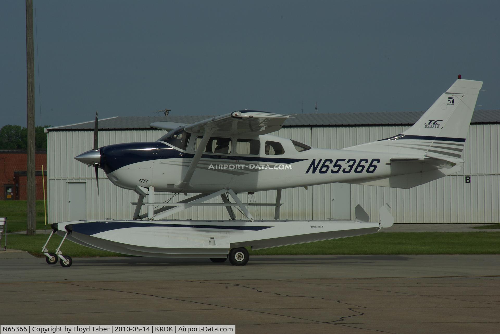 N65366, 2004 Cessna T206H Turbo Stationair C/N T20608485, Wow what a beauty in for fuel