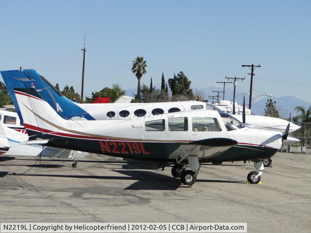 N2219L, 1976 Beech C23 Sundowner 180 C/N M-1880, Parked at Foothill Sales & Service area