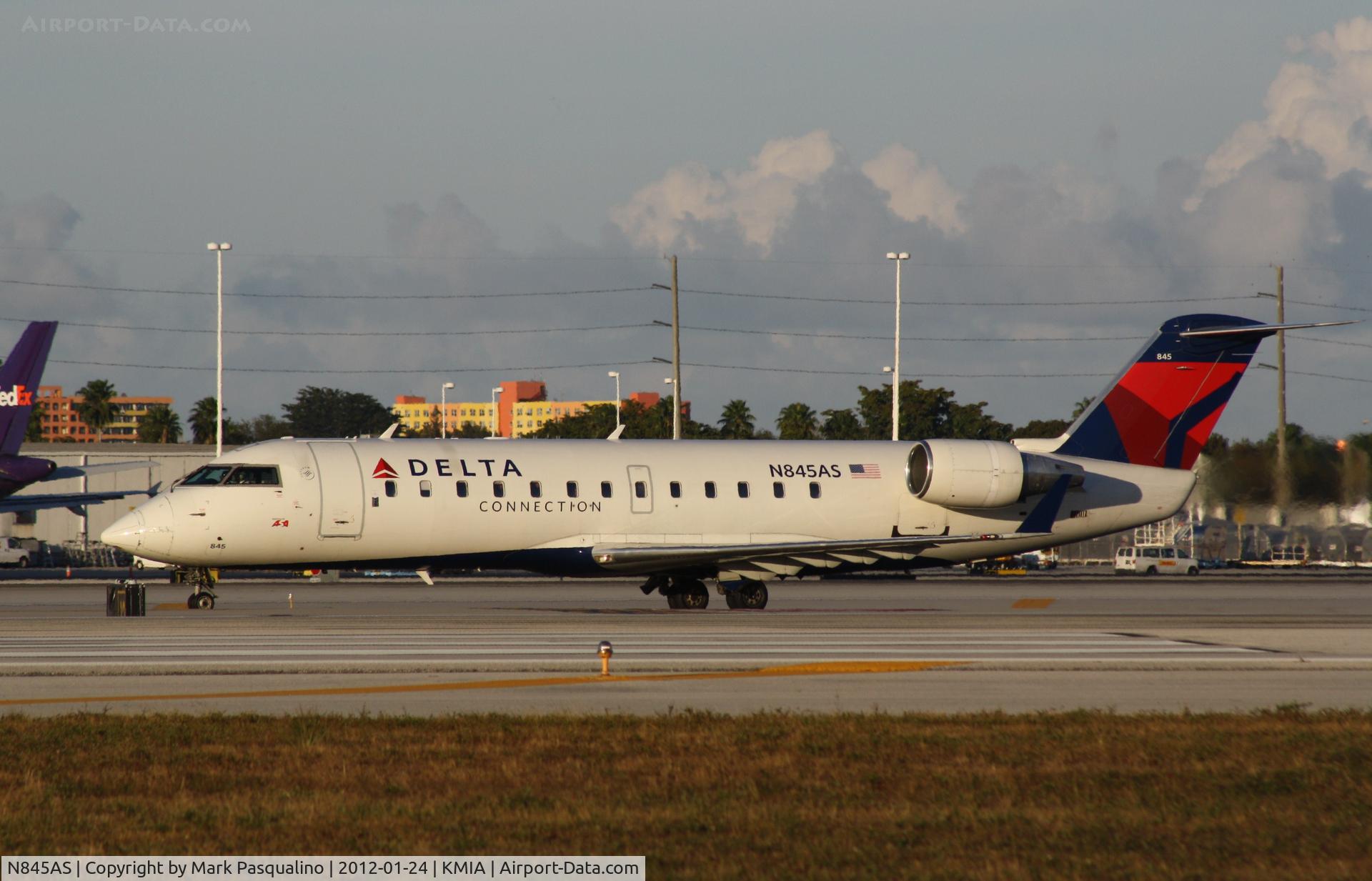 N845AS, 1999 Bombardier CRJ-200ER (CL-600-2B19) C/N 7324, CL-600-2B19