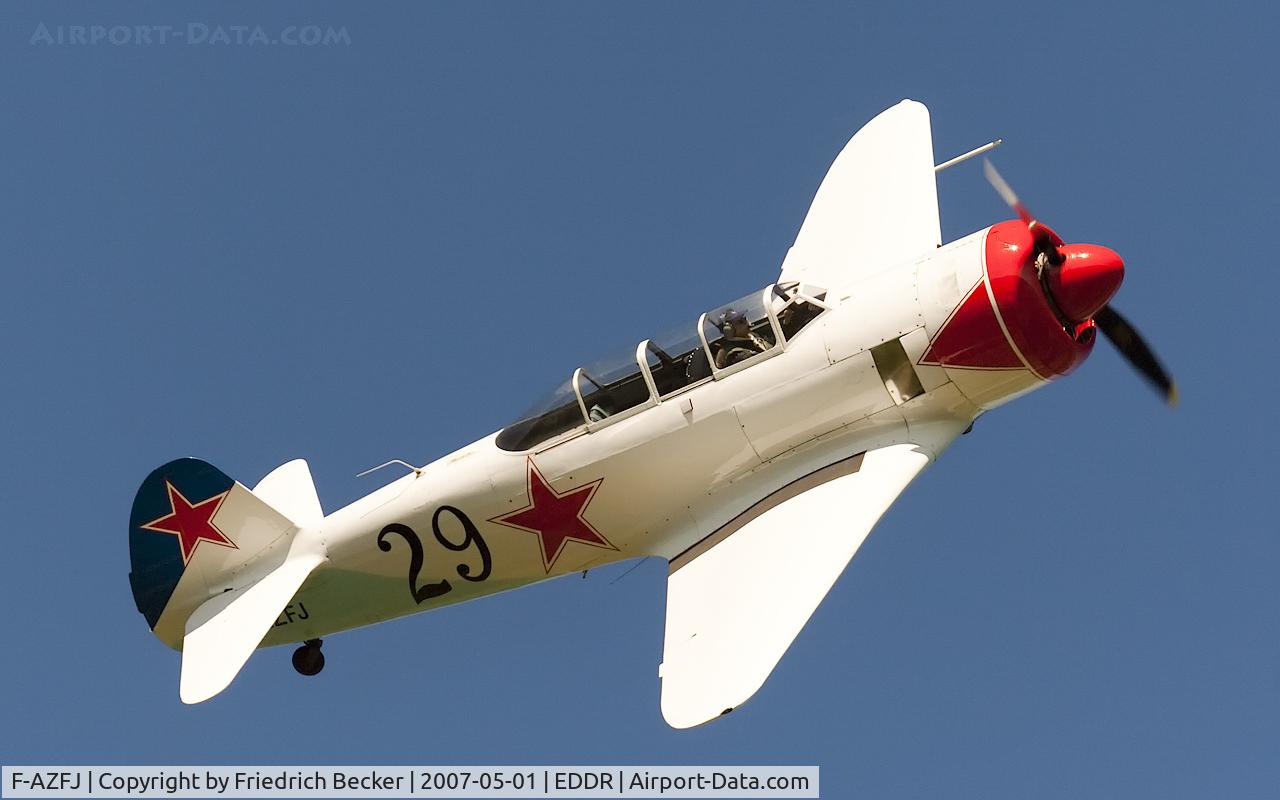 F-AZFJ, Yakovlev Yak-11 C/N 25 III/02, flying display