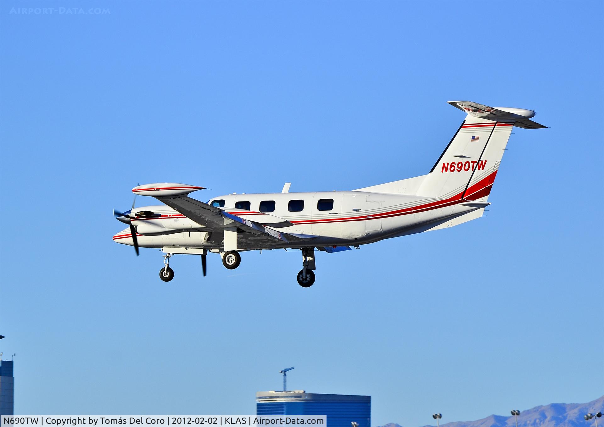 N690TW, 1984 Piper PA-42-720 Cheyenne IIIA C/N 42-5501026, N690TW 1984 Piper PA-42-720 Cheyenne IIIA cn 42-5501026

- Las Vegas - McCarran International (LAS / KLAS)
USA - Nevada, February 02, 2012
Photo: Tomás Del Coro