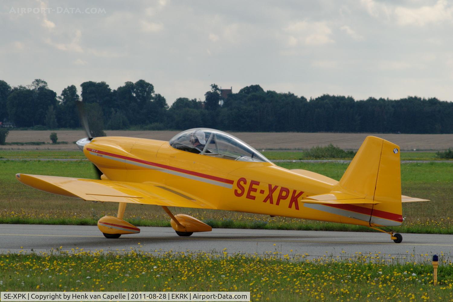 SE-XPK, 1998 Vans RV-4 C/N 3610-902, Swedish Van's RV-4 homebuilt taxying at Roskilde airport, Denmark.