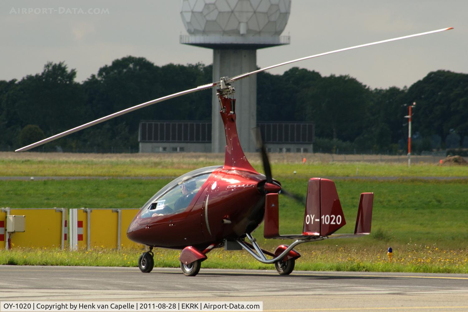 OY-1020, 2009 AutoGyro Calidus C/N Not found OY-1020, Calidus autogiro taxying at Roskilde airport.