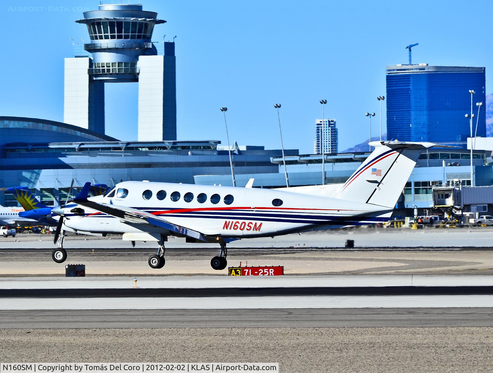 N160SM, 1998 Raytheon Aircraft Company B300 C/N FL-215, N160SM Raytheon King Air 350 (B300) (cn FL-215)

- Las Vegas - McCarran International (LAS / KLAS)
USA - Nevada, February 02, 2012
Photo: Tomás Del Coro