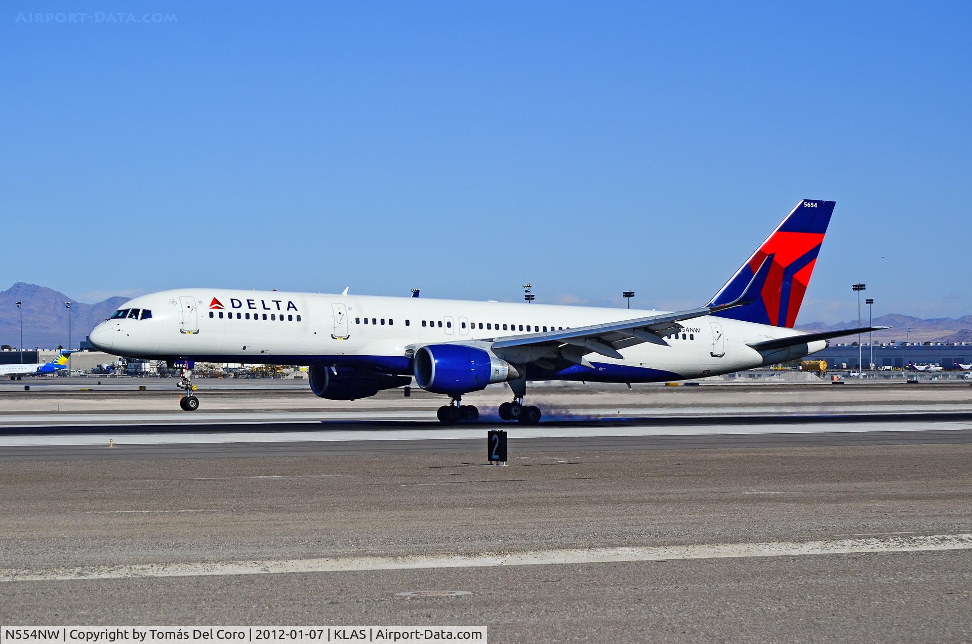 N554NW, 2001 Boeing 757-251 C/N 26501, N554NW Delta Air Lines 2001 Boeing 757-251 C/N 26501/5654

- Las Vegas - McCarran International (LAS / KLAS)
USA - Nevada - January 7, 2012
Photo: Tomás Del Coro