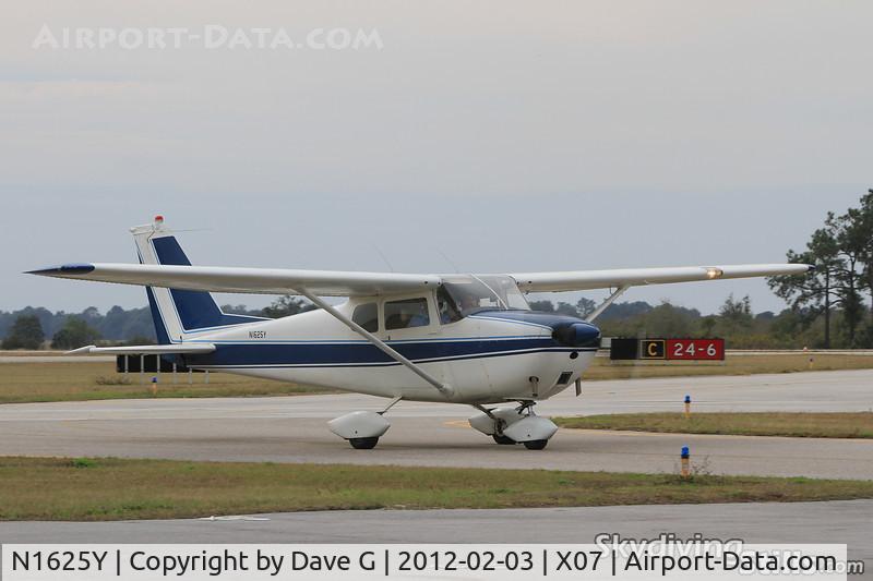 N1625Y, 1962 Cessna 172C C/N 17249325, Taxiing in at Lake Wales, FL