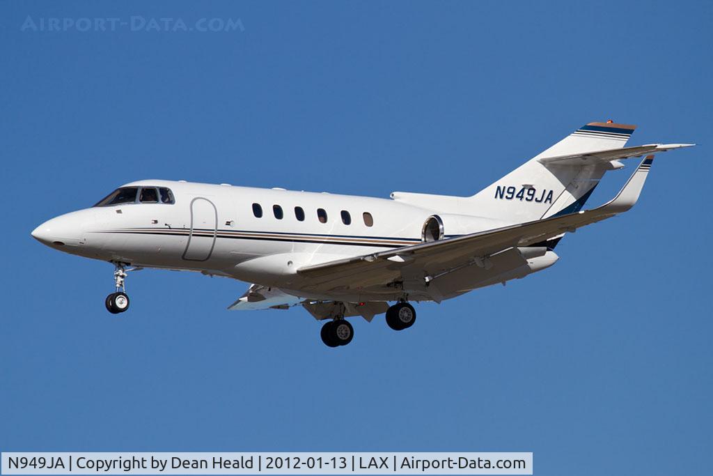 N949JA, 1998 Raytheon Hawker 800XP C/N 258362, Triten Transportation LLC 1998 Raytheon Hawker 800XP N949JA from Houston/William P Hobby Airport (KHOU) on short final to RWY 25L.