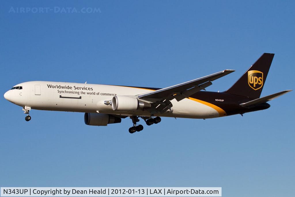 N343UP, 2011 Boeing 767-34AF C/N 37945, United Parcel Service (UPS) N343UP (FLT UPS2968) from Honolulu Int'l (PHNL) on short final to RWY 25L.