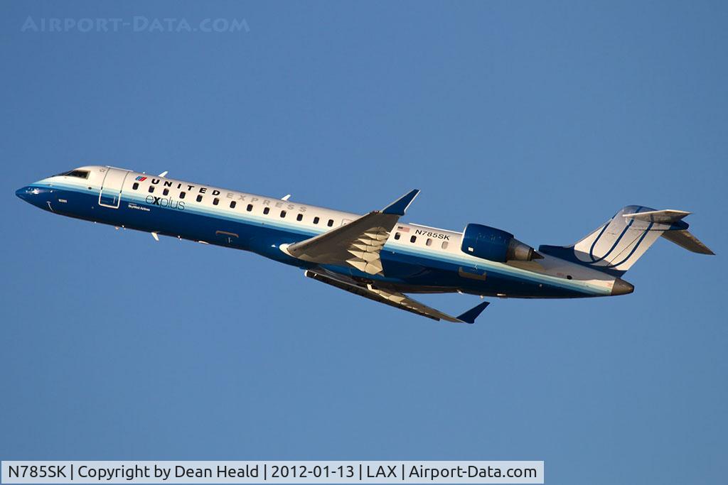 N785SK, 2009 Bombardier CRJ-700 (CL-600-2C10) Regional Jet C/N 10285, United Express (SkyWest Airlines) N785SK (FLT SKW5451) climbing out from RWY 25R en route to Jackson Hole (KJAC).