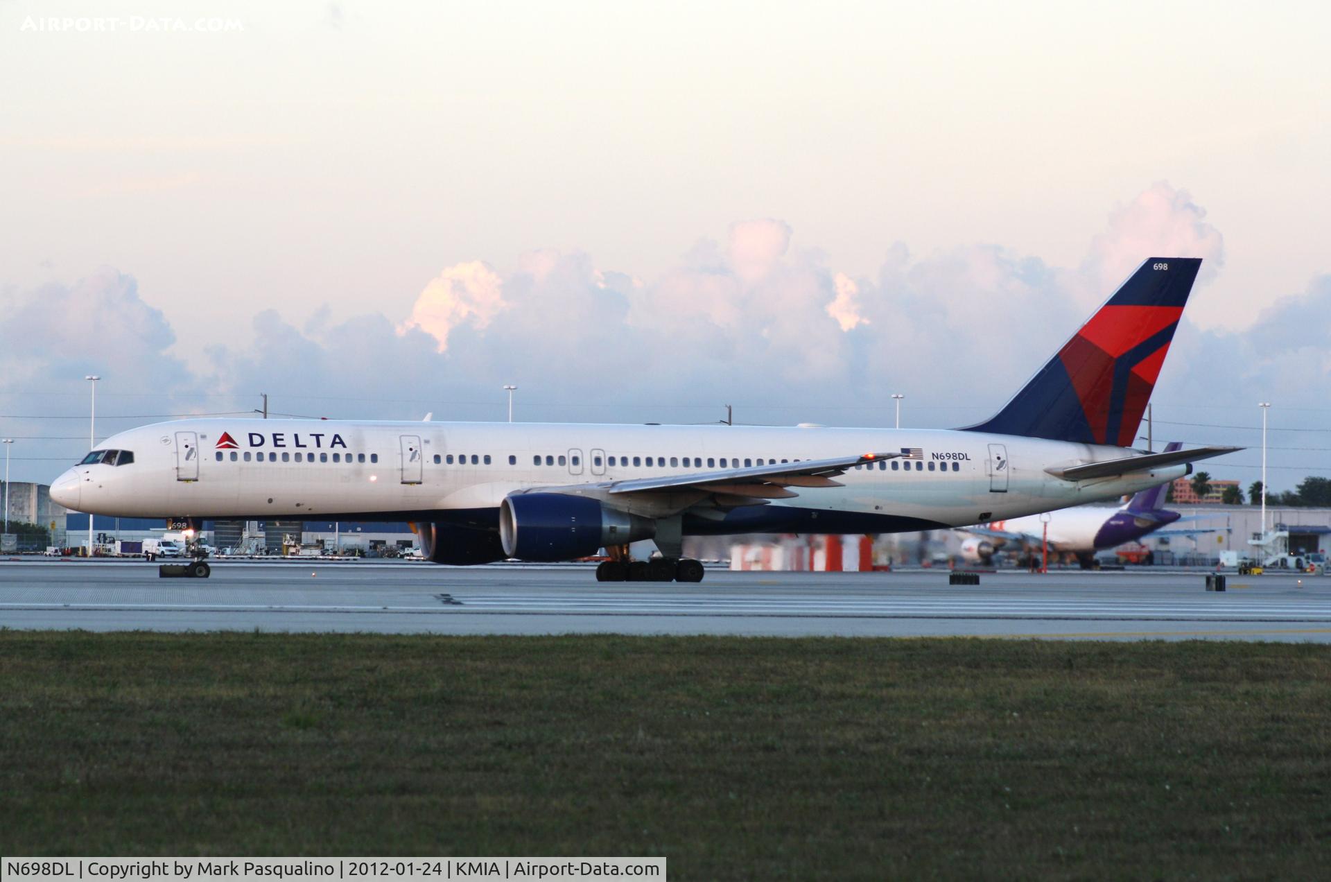 N698DL, 1999 Boeing 757-232 C/N 29911, Boeing 757-200