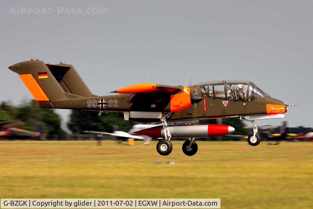 G-BZGK, 1971 North American OV-10B Bronco C/N 338-17, Love the twin boom arrangement! Great display by this fine aircraft.