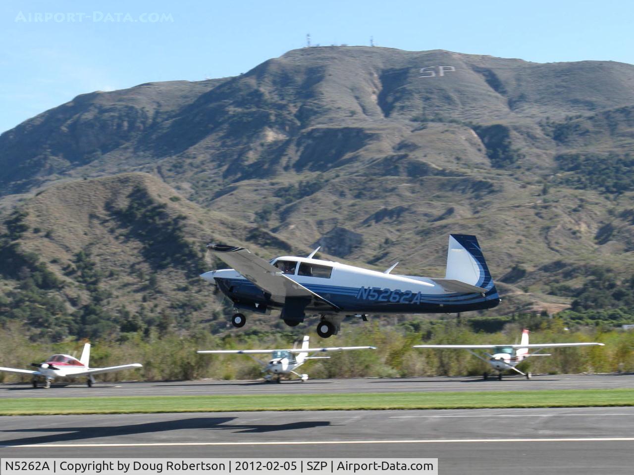 N5262A, Mooney M20J 201 C/N 24-1666, 1988 Mooney M20J 201, Lycoming IO-360 A&C 200 Hp, last of the square corner windows, takeoff climb Rwy 04
