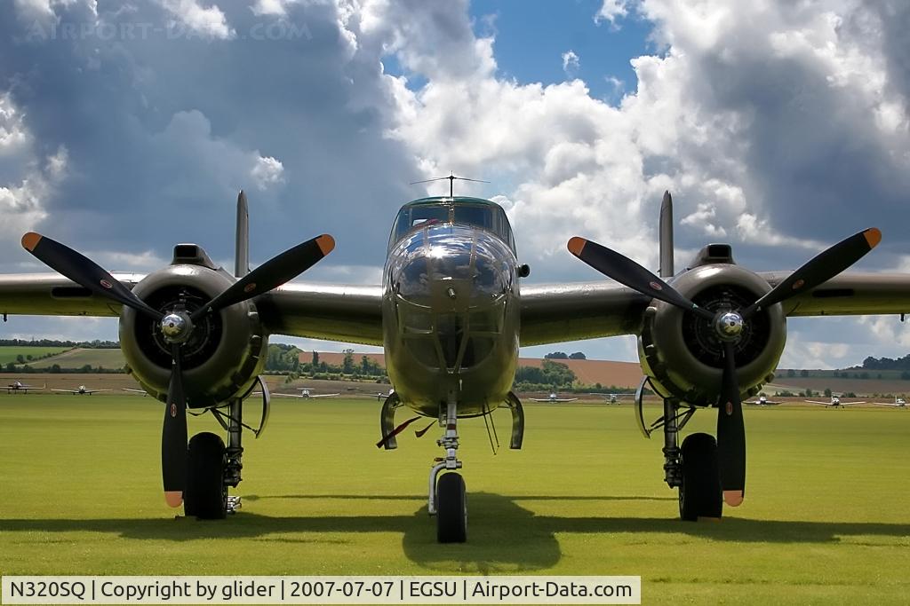 N320SQ, 1944 North American B-25N Mitchell C/N 108-32782, Contre-jours