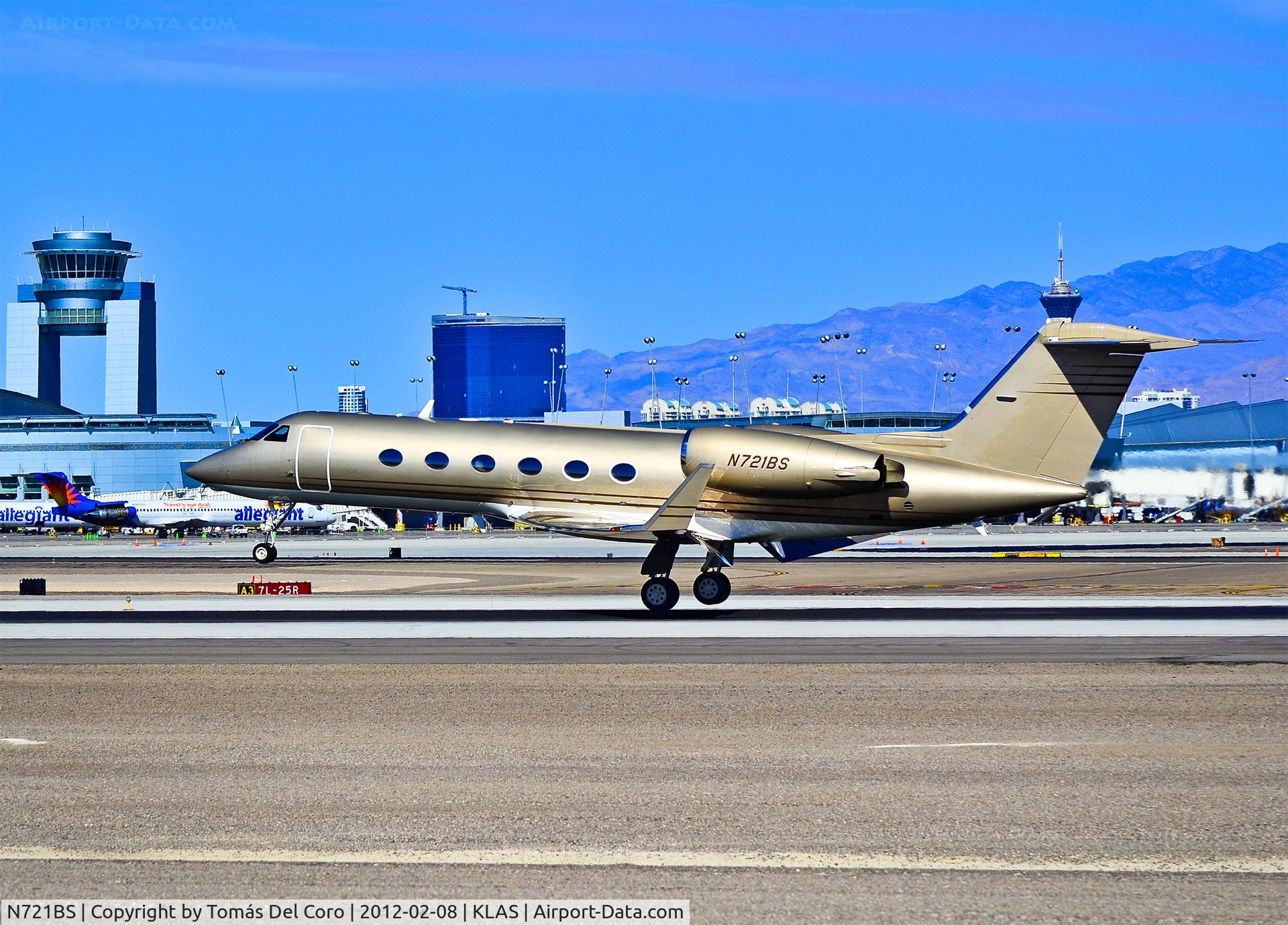 N721BS, 2003 Gulfstream Aerospace G-IV C/N 1516, N721BS 2003 Gulfstream Aerospace G-IV C/N 1516

- Las Vegas - McCarran International (LAS / KLAS)
USA - Nevada, February 8, 2012
Photo: Tomás Del Coro