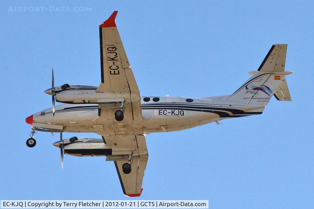 EC-KJQ, 1999 Raytheon King Air 350 (B300) C/N FL-255, 1999 Raytheon Aircraft Co B300 Super King Air 350, c/n: FL-255 on finals to Teneife South