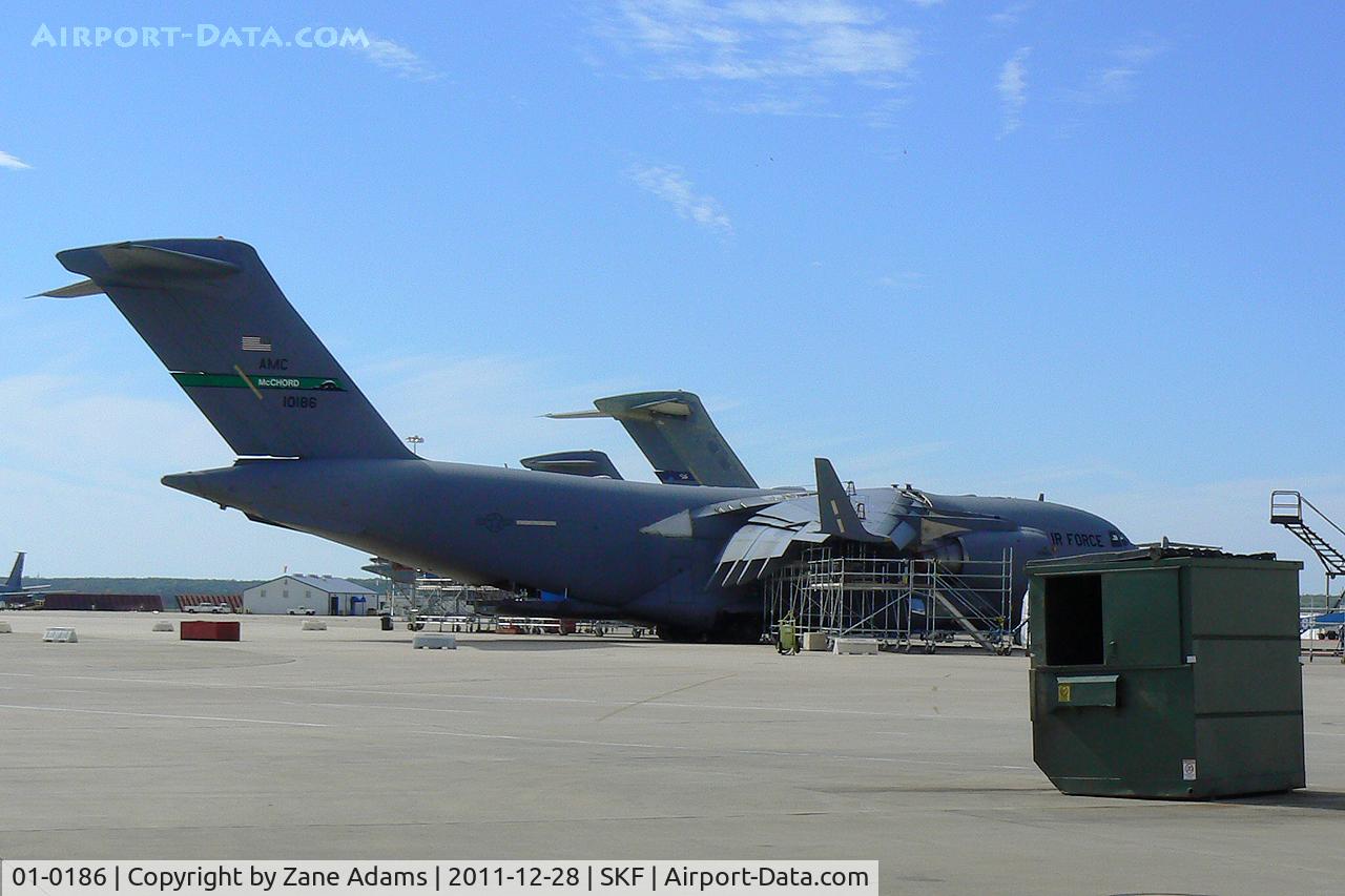 01-0186, 2001 Boeing C-17A Globemaster III C/N P-86, USAF C-17 at Kelly AFB