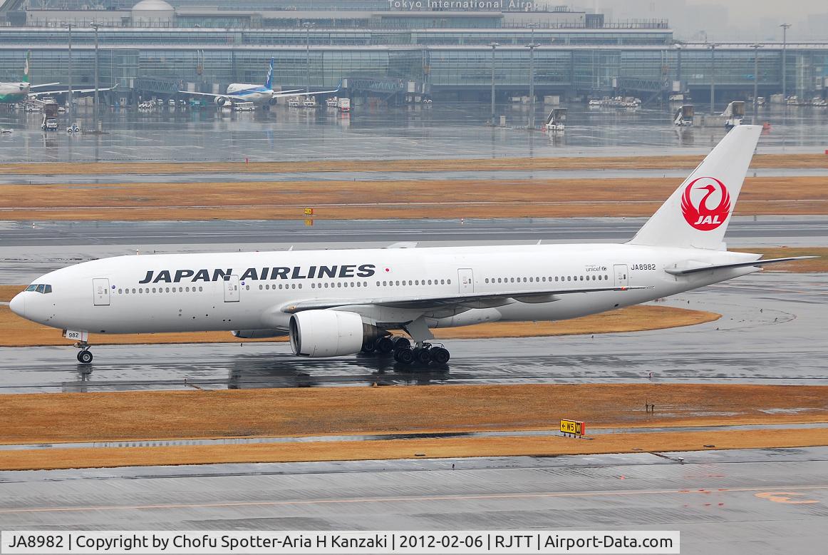 JA8982, 1996 Boeing 777-246 C/N 27365, NikonD40+TAMRON SP AF 70-200mm F/2.8 Di LD [IF]