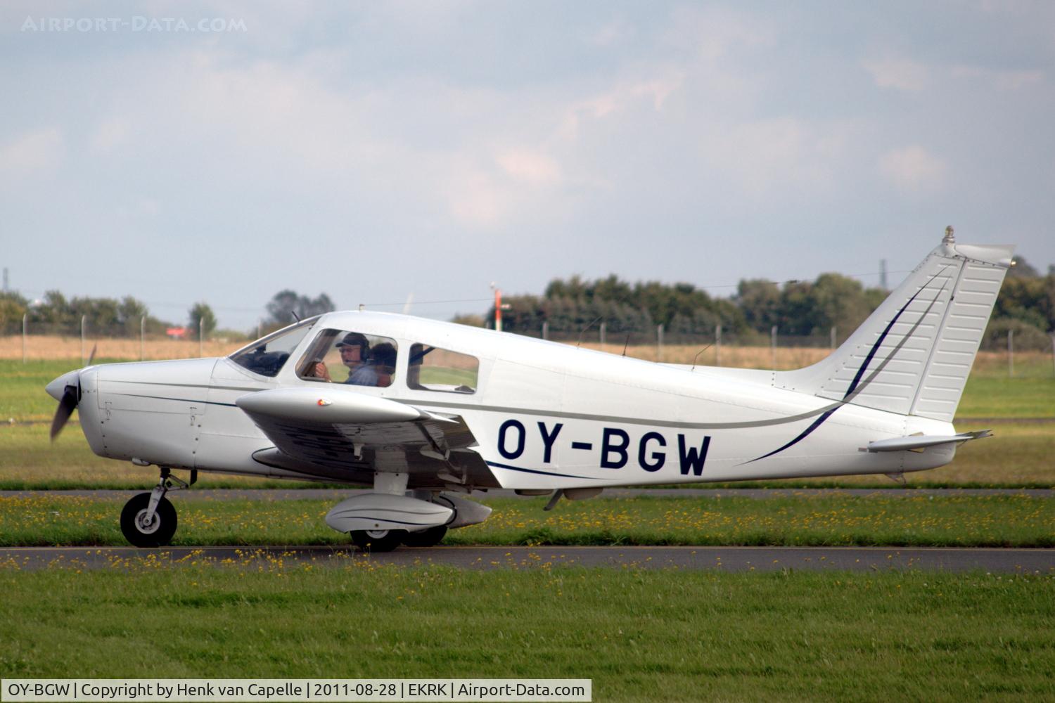 OY-BGW, 1973 Piper PA-28-140 Cherokee Cruiser C/N 28-7425100, Piper Cherokee Cruiser taxying at Roskilde airport, Denmark.
