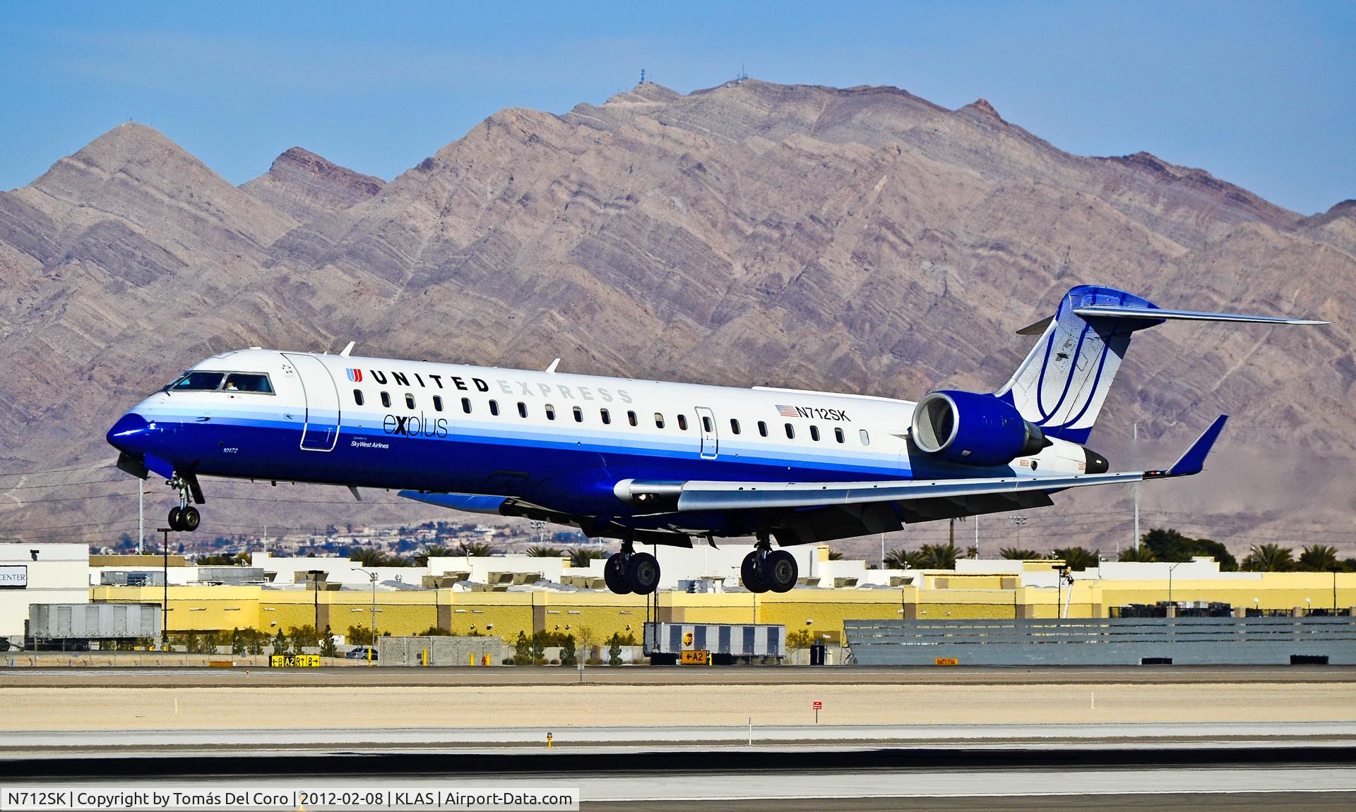 N712SK, 2004 Bombardier CRJ-700 (CL-600-2C10) Regional Jet C/N 10172, N712SK United Express (SkyWest Airlines) Canadair CL-600-2C10 Regional Jet CRJ-700 (cn 10172)

- Las Vegas - McCarran International (LAS / KLAS)
USA - Nevada, February 8, 2012
Photo: Tomás Del Coro