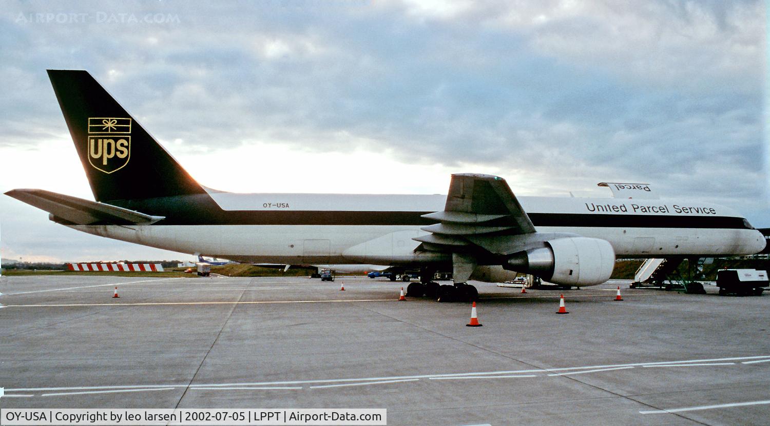 OY-USA, 1993 Boeing 757-24APF C/N 25462, Lisboa 5.7.02