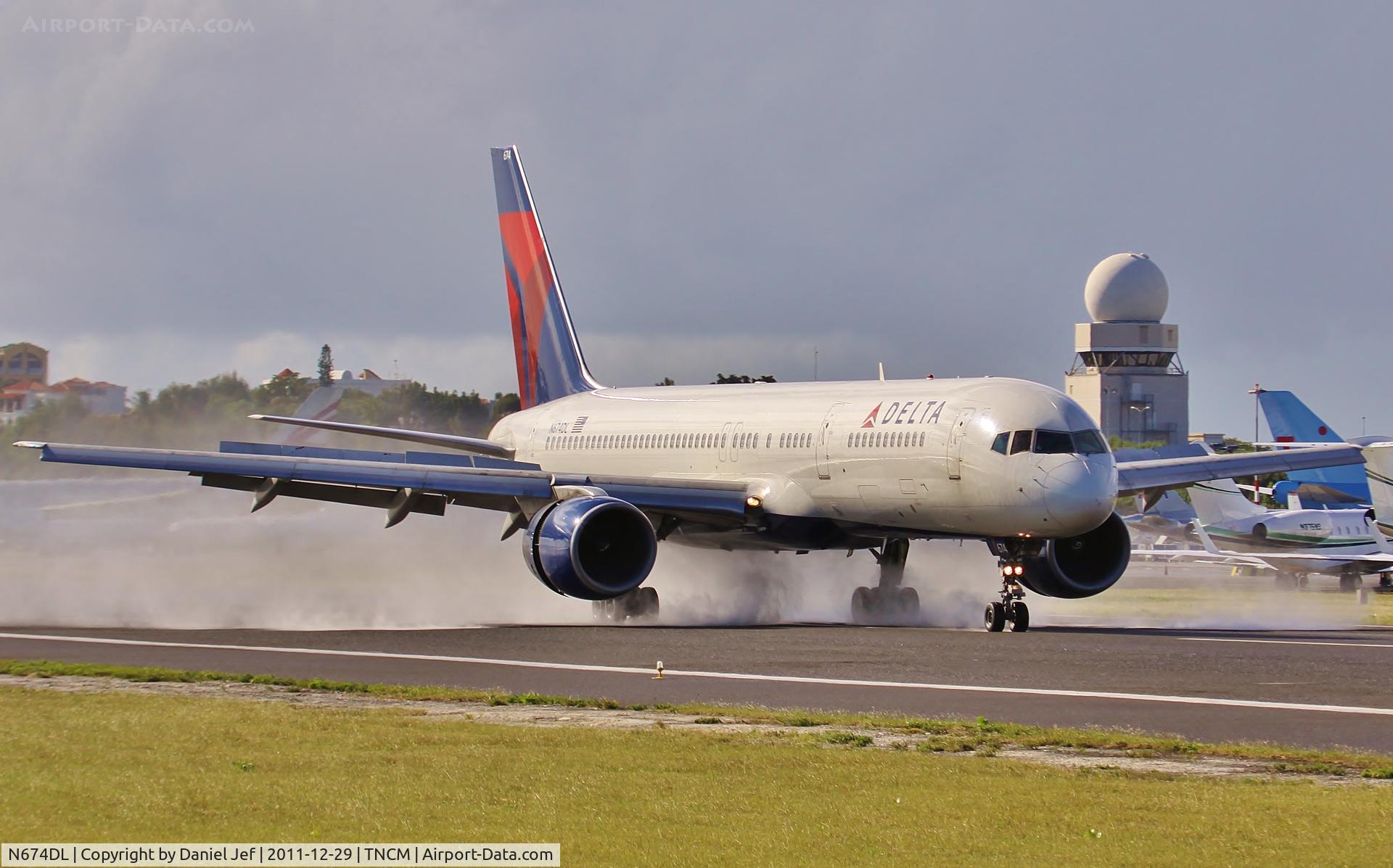 N674DL, 1992 Boeing 757-232 C/N 25979, N674DL