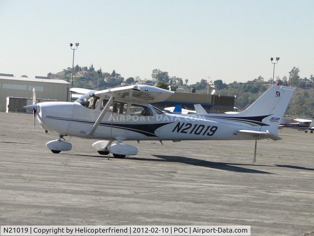 N21019, 2004 Cessna 172S C/N 172S9595, Parked north of Howard Aviation