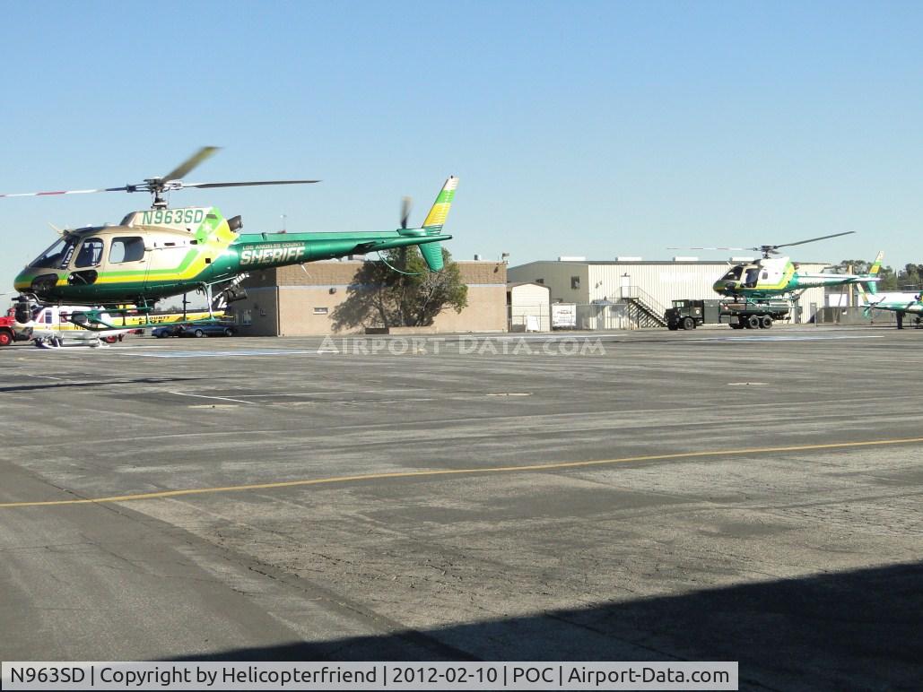 N963SD, 2002 Eurocopter AS-350B-2 Ecureuil Ecureuil C/N 3579, Hovering waiting for helicopter N954LA which is becoming airbourne and start taxiing, so they can depart together