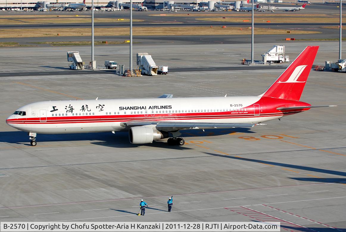 B-2570, Boeing 767-36D C/N 27941, NikonD40+TAMRON SP AF 70-200mm F/2.8 Di LD [IF]