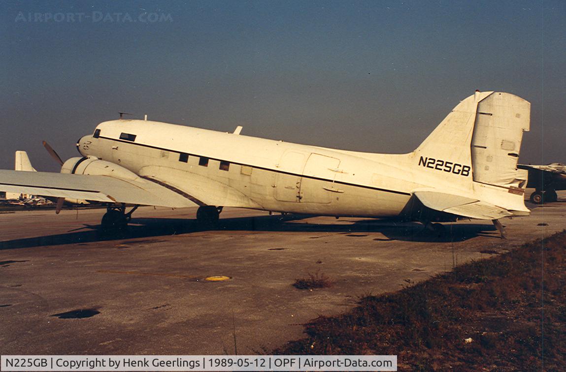 N225GB, 1945 Douglas DC3C 1830-94 C/N 16503, Opa - Locka 1989