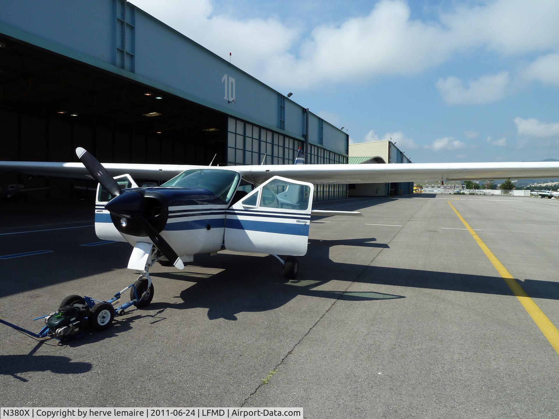 N380X, 1975 Cessna 177RG Cardinal C/N 177RG0751, just before take off to LFPT