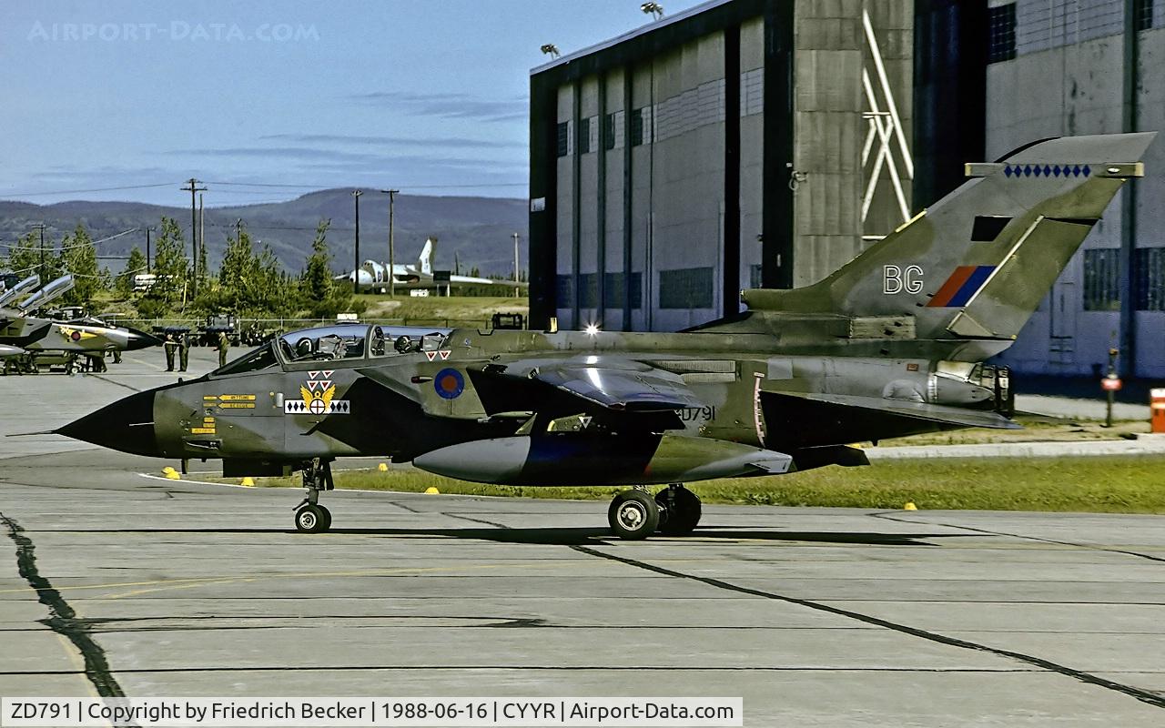 ZD791, 1984 Panavia Tornado GR.1 C/N 400/BS134/3183, returning to the flightline