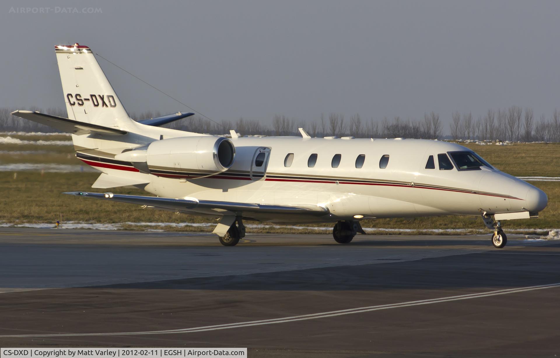 CS-DXD, 2005 Cessna 560XL Citation Excel C/N 560-5568, Taxiing away from SaxonAir in the low afternoon sun.