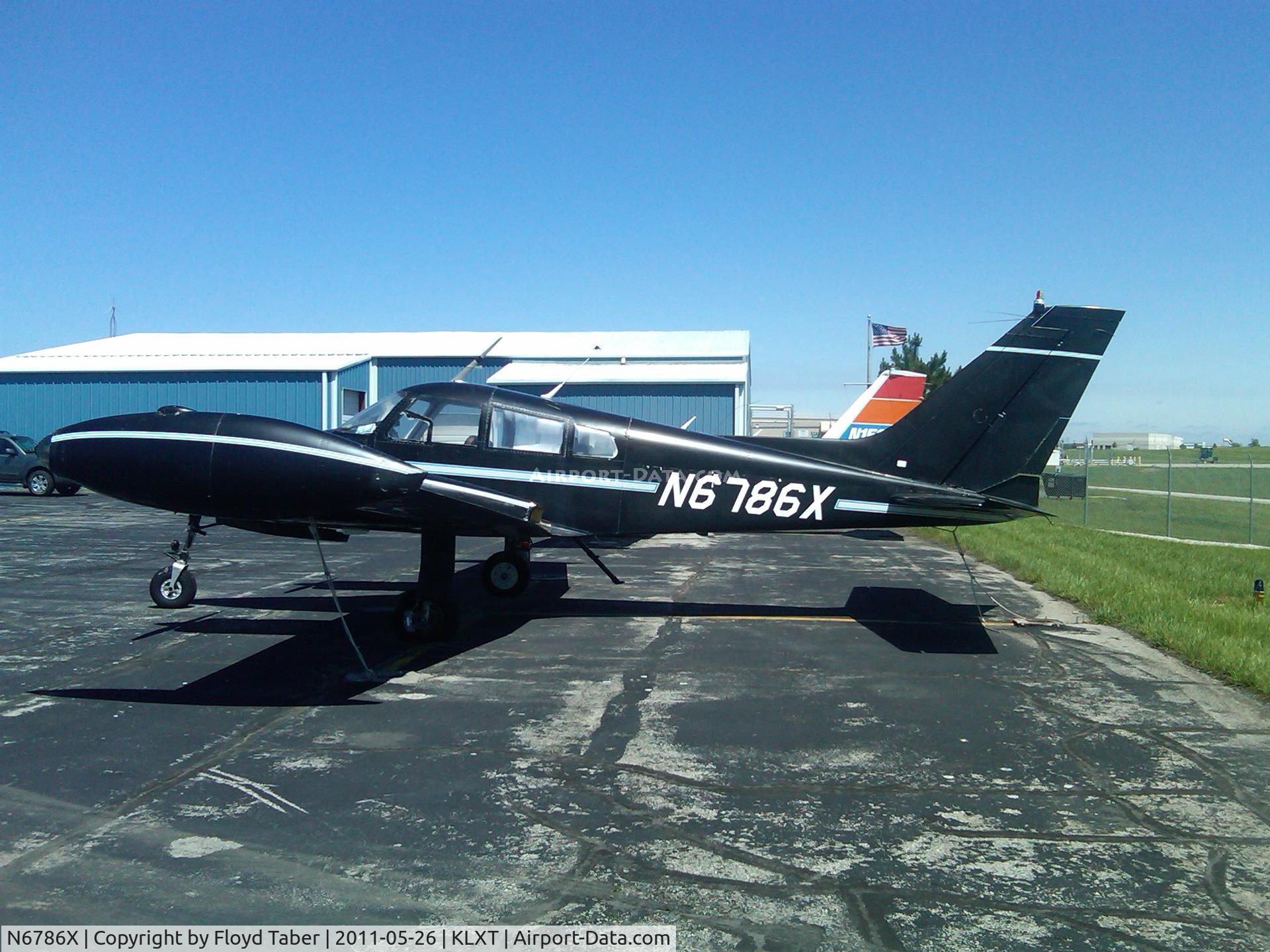N6786X, 1961 Cessna 310F C/N 310-0086, Sitting in state of neglect