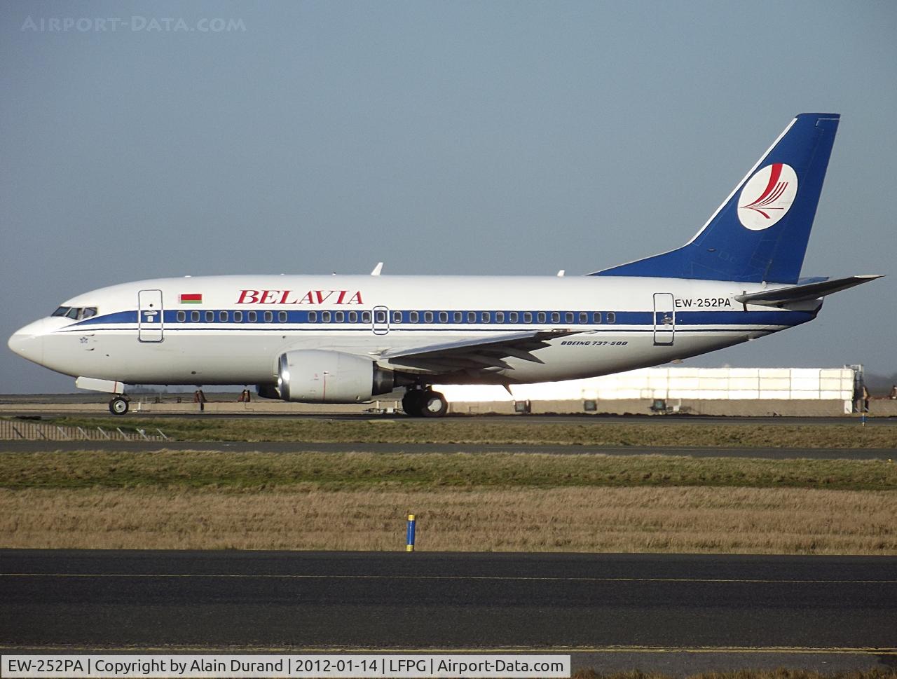 EW-252PA, 1996 Boeing 737-524 C/N 26340, C/N 2777, C/Y 120, taxying to runway 09R as part of her return leg to Minsk.