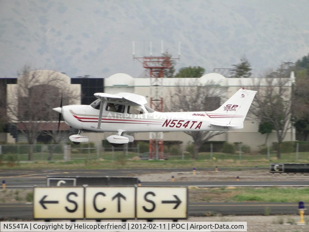 N554TA, 2003 Cessna 172S C/N 172S9455, Taking off from runway 26L