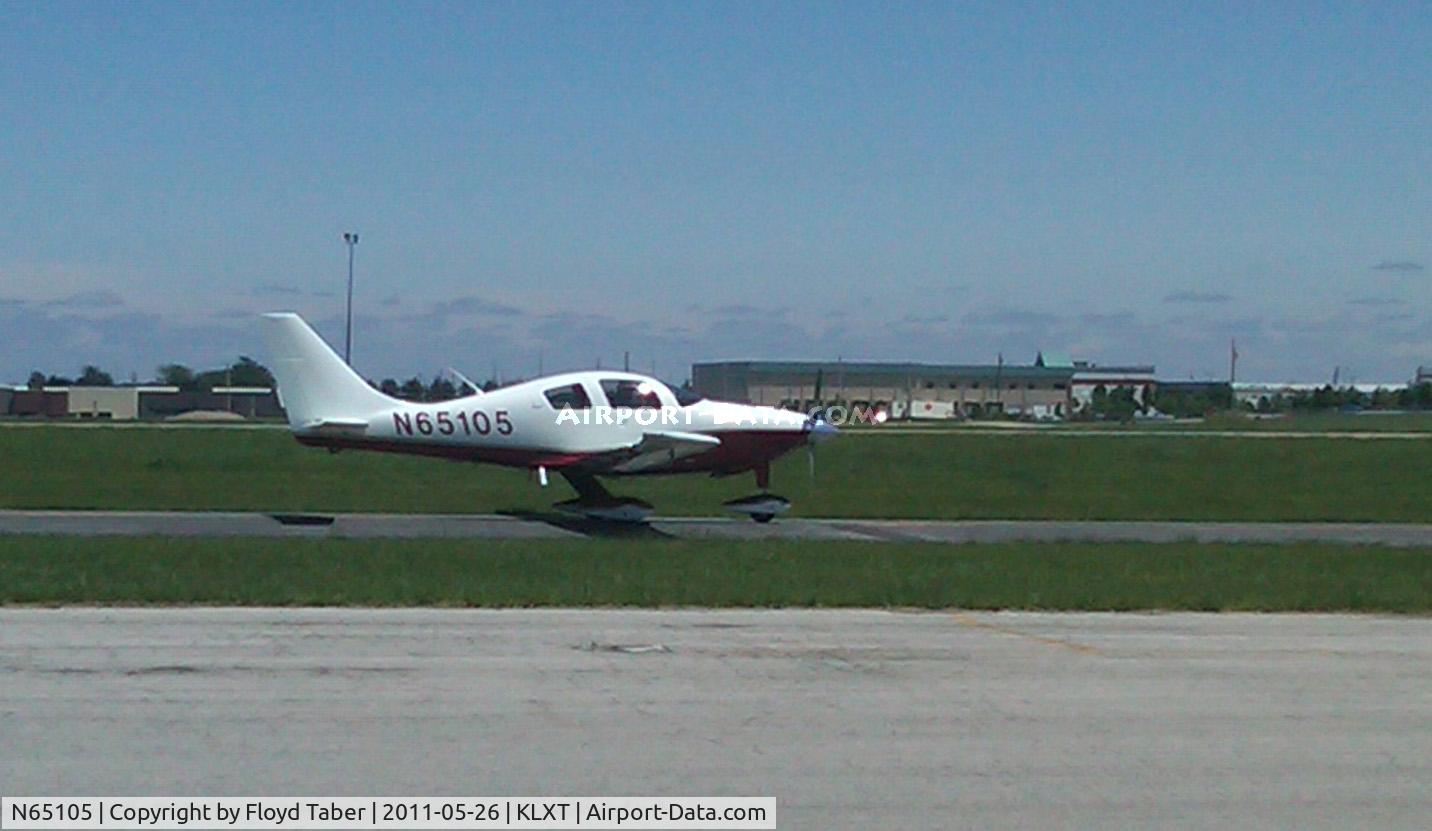 N65105, 2004 Lancair LC42-550FG C/N 42059, Taxing for takeoff at Lees Summit