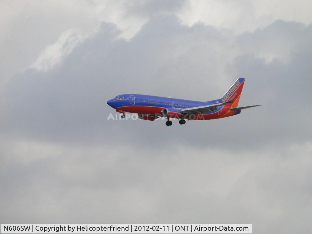 N606SW, 1995 Boeing 737-3H4 C/N 27926, On final for 26R on a windy, overcast, wet day