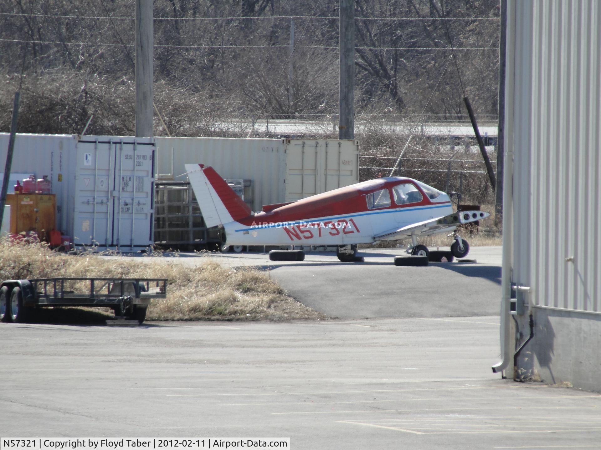N57321, Piper PA-28-140 C/N 28-7425091, Looks to being knocked in the head at the Aviation Institute of Maintenance near the old Heart of America Airport