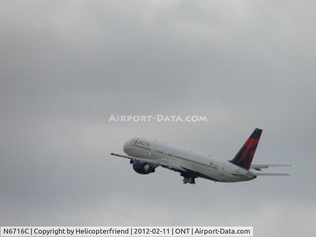 N6716C, 2001 Boeing 757-232 C/N 30838, Retracting landing gear and Flt DAL1768 is enroute to Atlanta - Hartsfield-Jackson International Airport