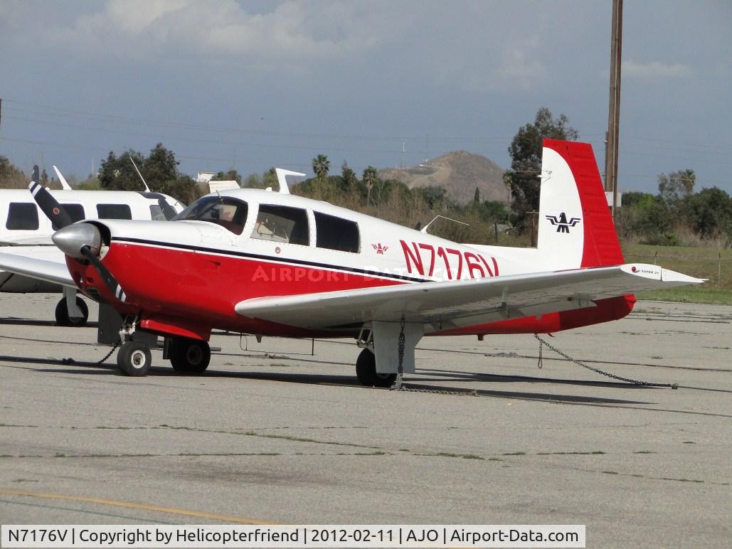 N7176V, 1974 Mooney M20E C/N 21-0056, Tied down & parked