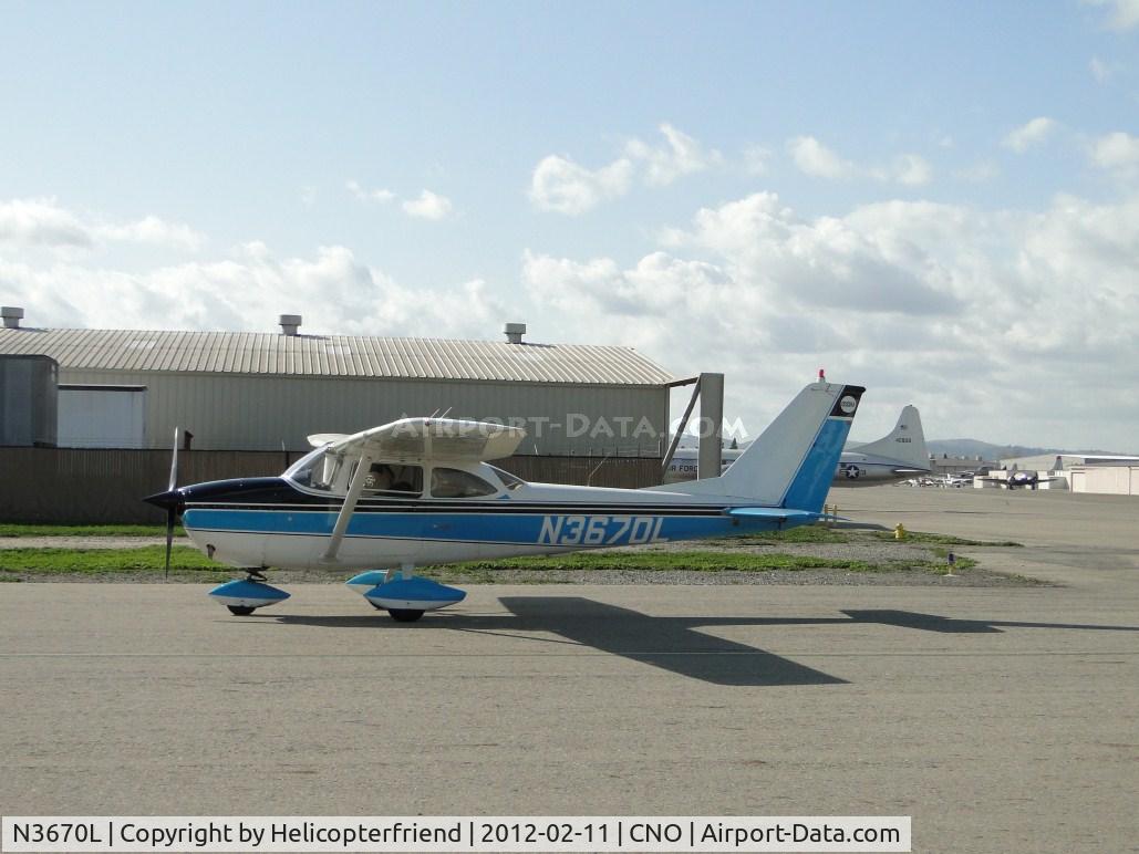 N3670L, 1965 Cessna 172G C/N 17253839, Taxiing towards the runway