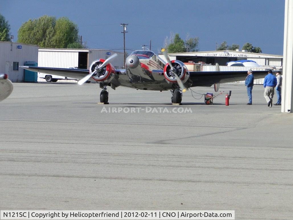 N121SC, 1946 Beech D18S C/N A-85, Firing up the starboard engine