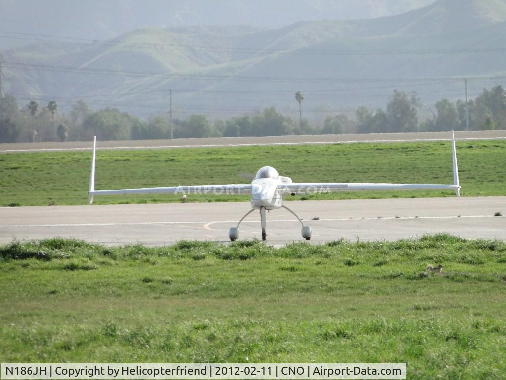 N186JH, Rutan Long-EZ C/N 1459, Turning off of runway 26R