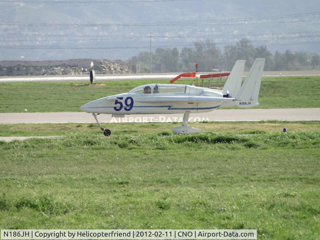 N186JH, Rutan Long-EZ C/N 1459, Taxiing back towards the hanger area