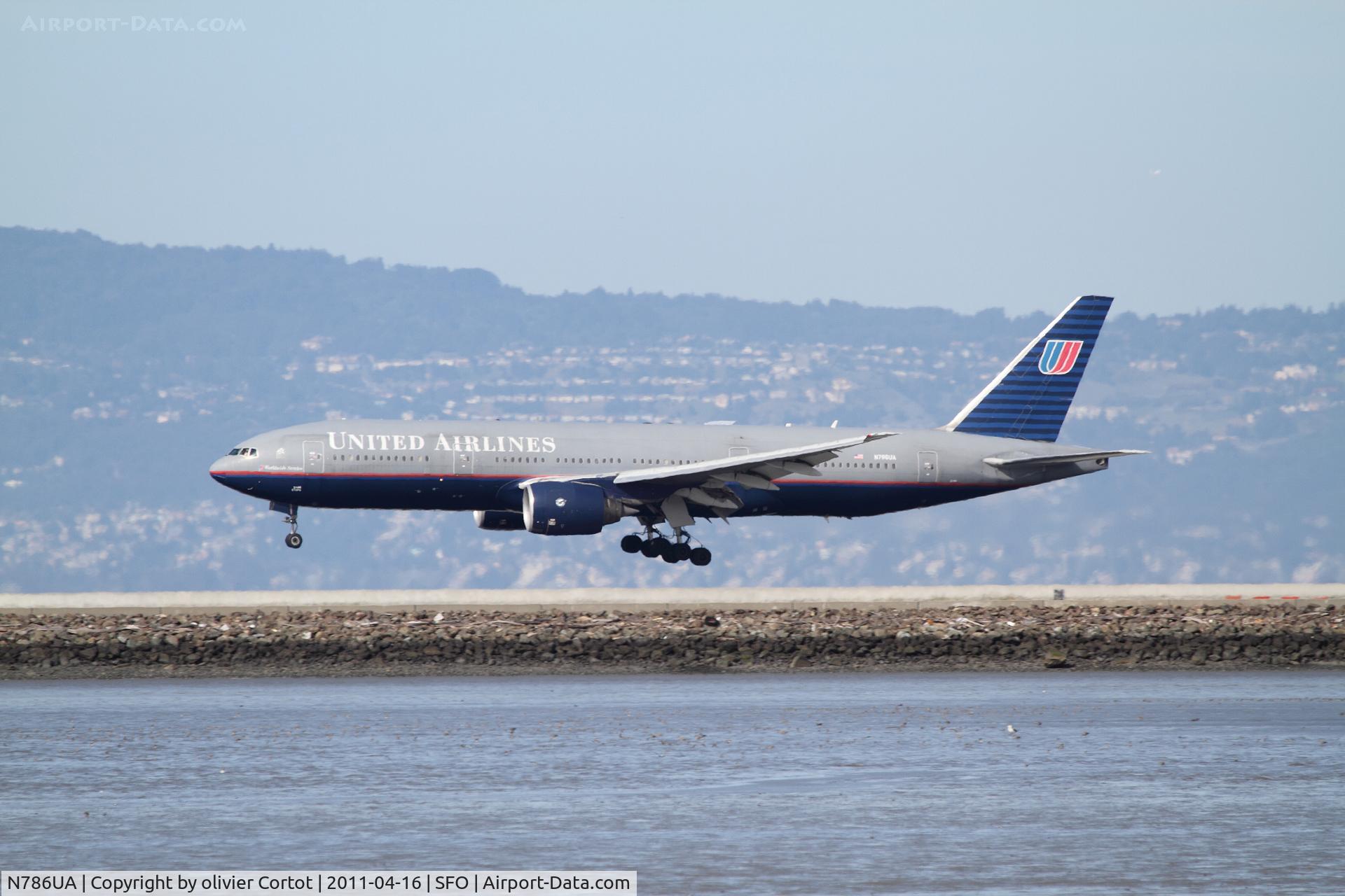 N786UA, 1997 Boeing 777-222/ER C/N 26938, Landing at San Francisco