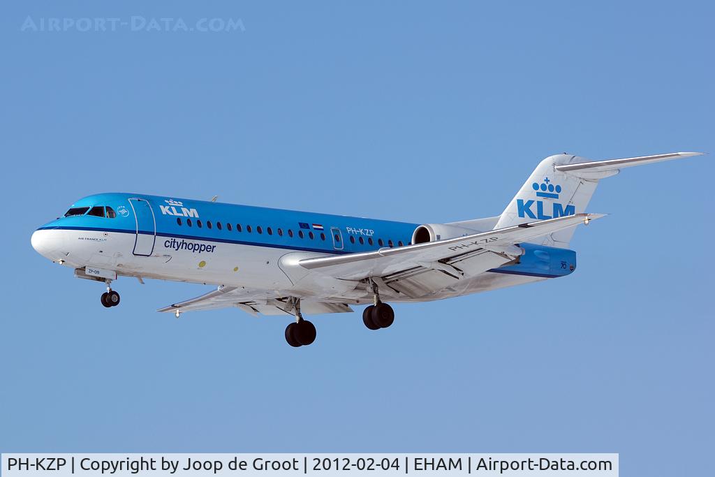PH-KZP, 1995 Fokker 70 (F-28-0070) C/N 11539, landing under snowy conditions