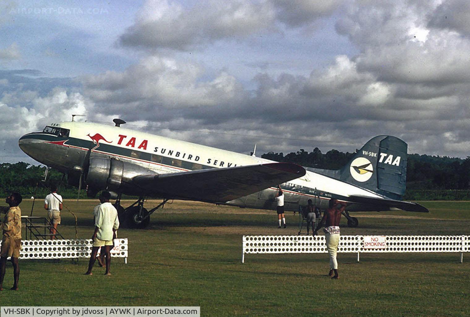 VH-SBK, 1942 Douglas C-47-DL C/N 6023, TAA DC-3 arrives from Madang